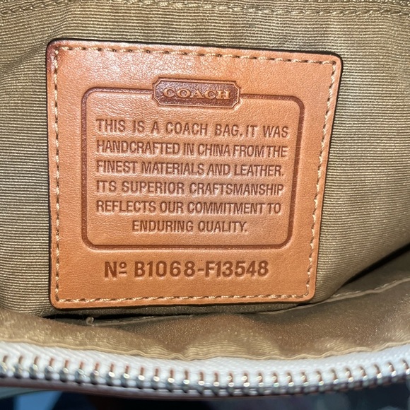 Coach Signature C pattern ivory stripe Like New shoulder bag  ivory leather Trim - Picture 14 of 16